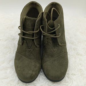 Womens Olive Shoe Land Boots Pre-owned Size 8